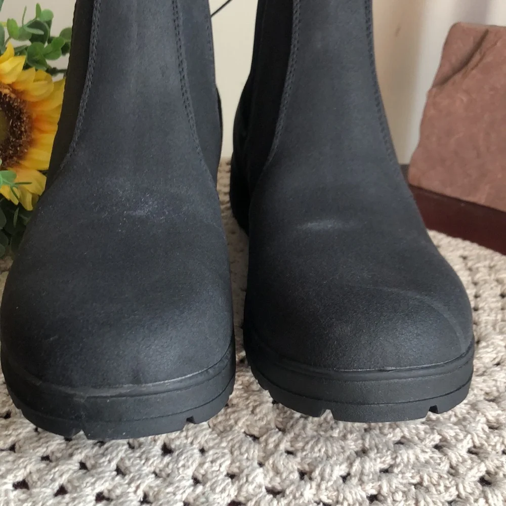 Eddie Bauer Men’s Black Chelsea Boots